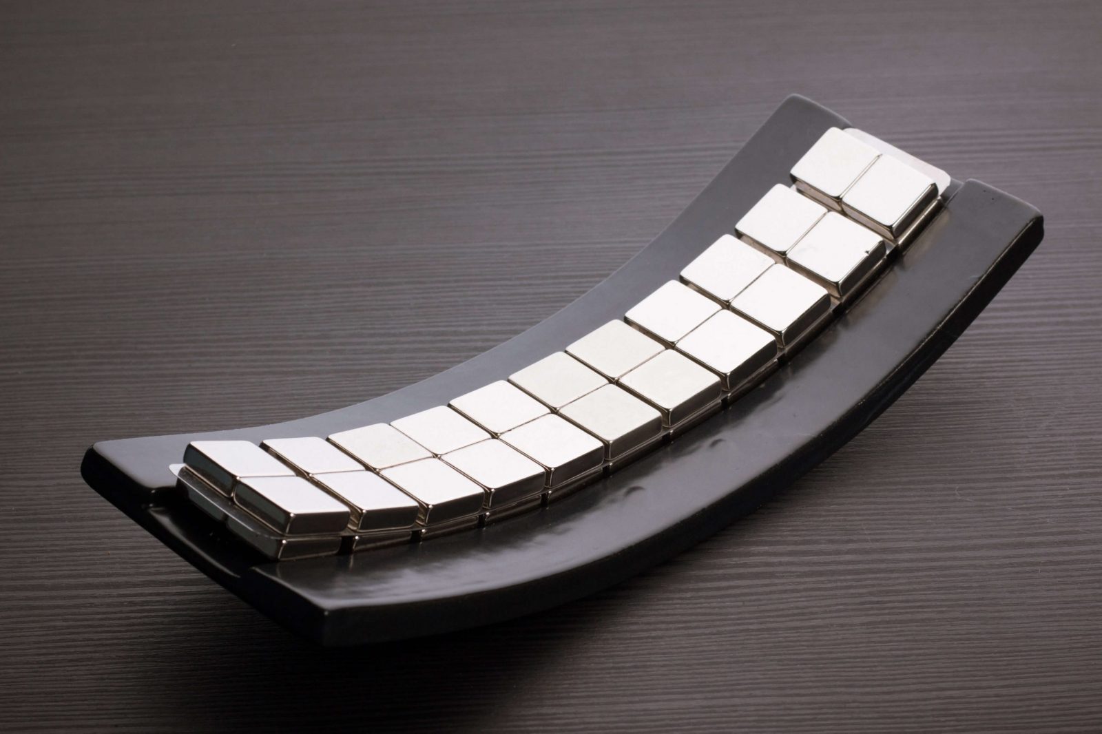 Pendulum Quantum Levitation