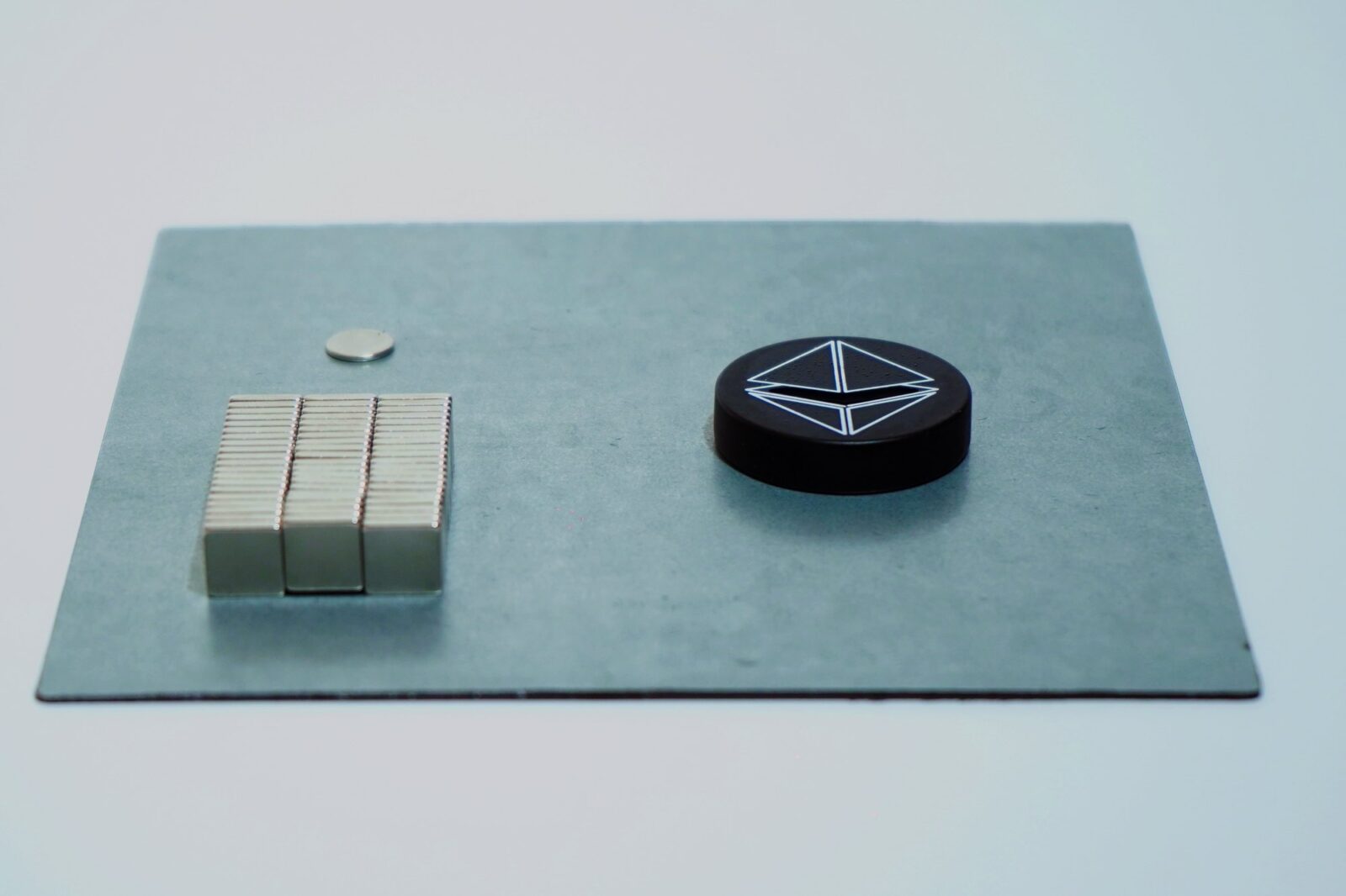 Round Quantum Levitator with the neodymium cube magnets of the kit